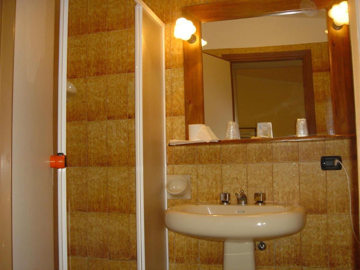 Malaspina Hotel & Resort Bosa Bagian luar foto