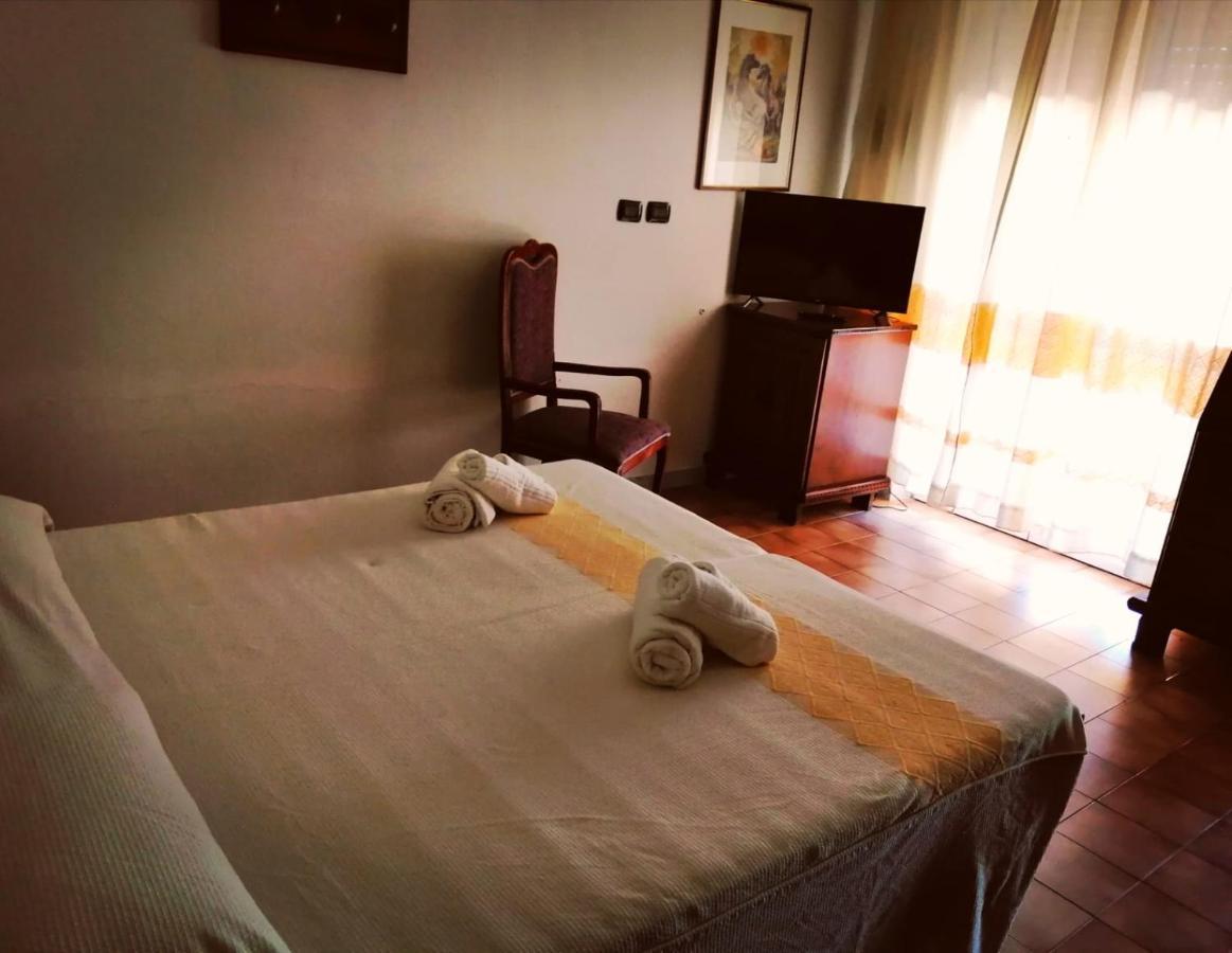 Malaspina Hotel & Resort Bosa Bagian luar foto