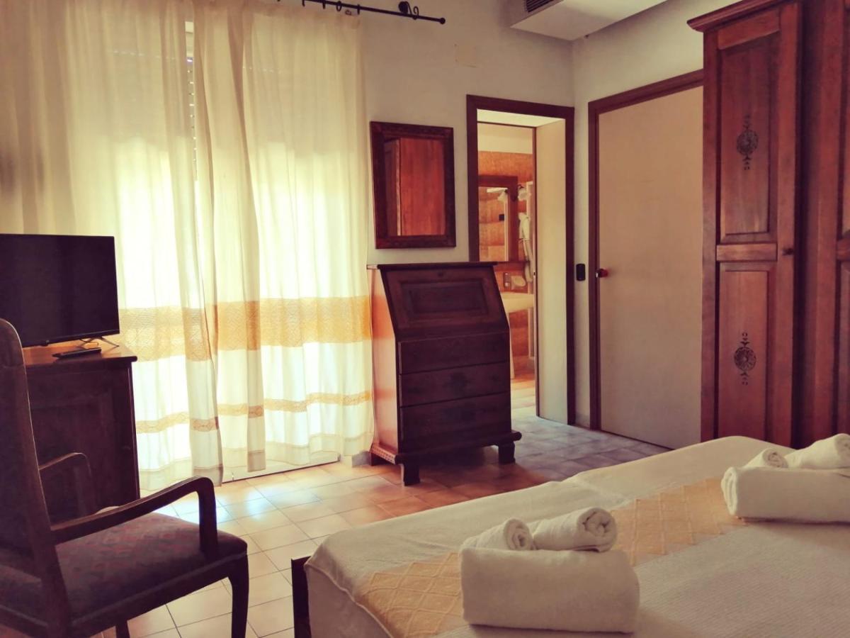 Malaspina Hotel & Resort Bosa Bagian luar foto