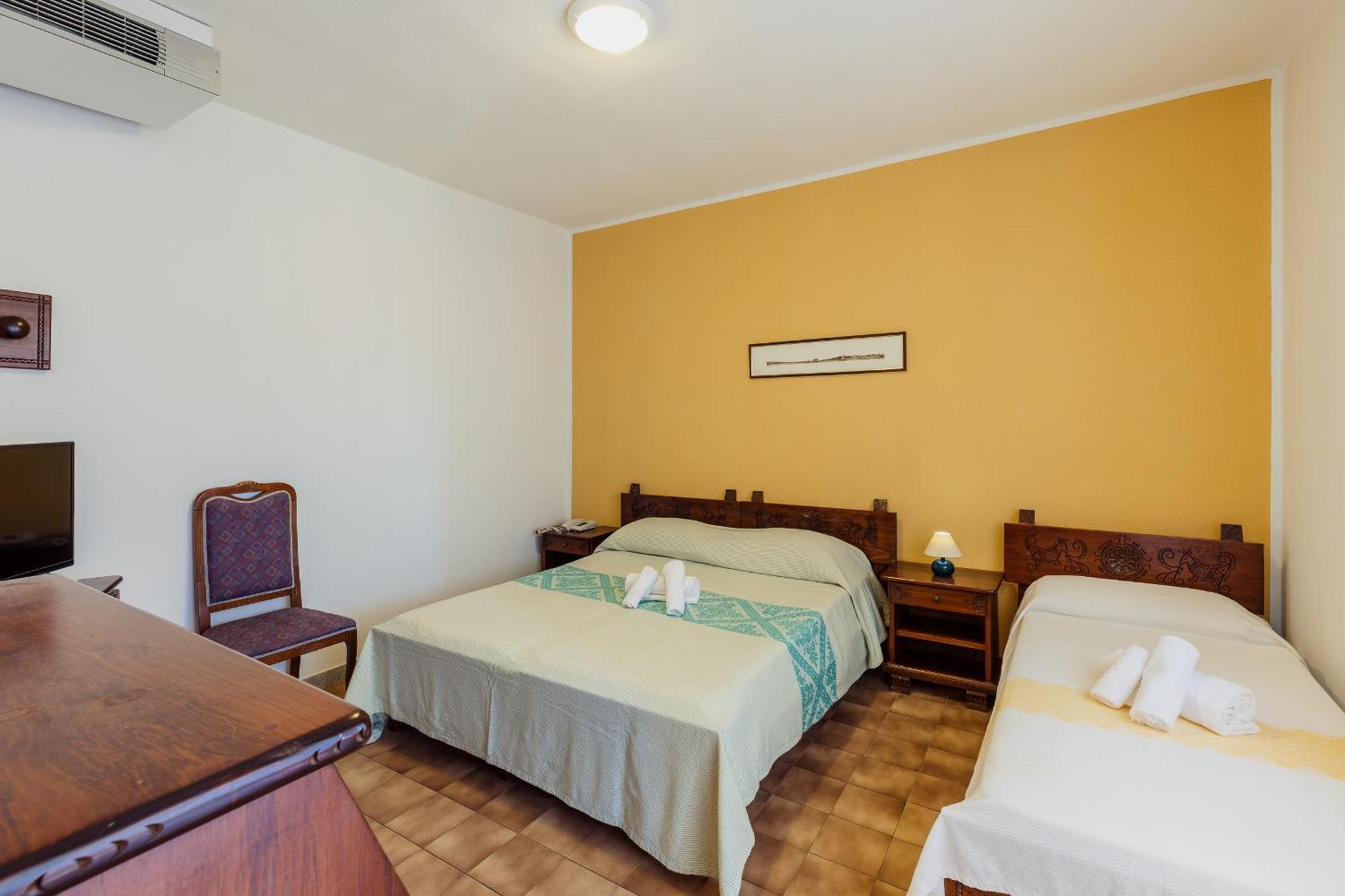 Malaspina Hotel & Resort Bosa Bagian luar foto