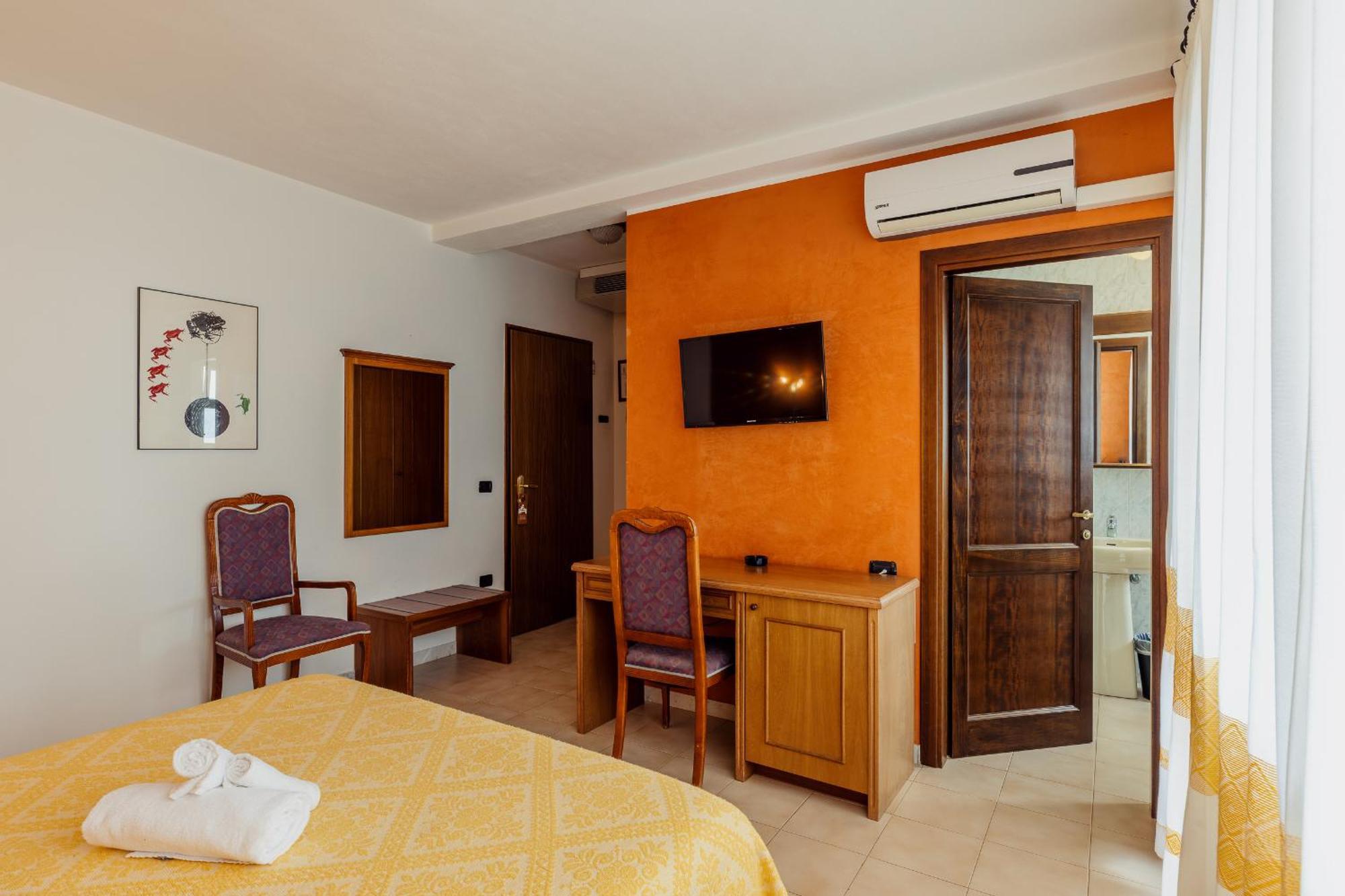 Malaspina Hotel & Resort Bosa Bagian luar foto