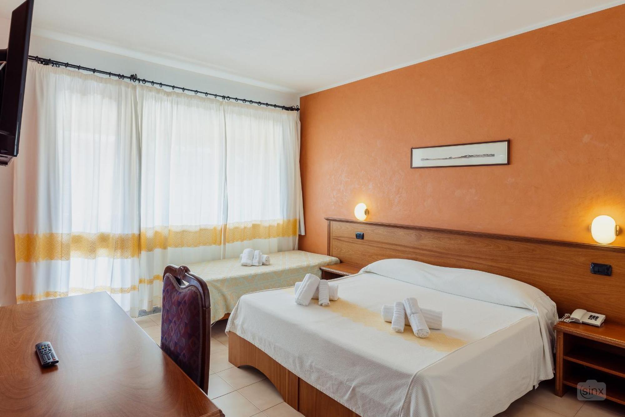 Malaspina Hotel & Resort Bosa Bagian luar foto