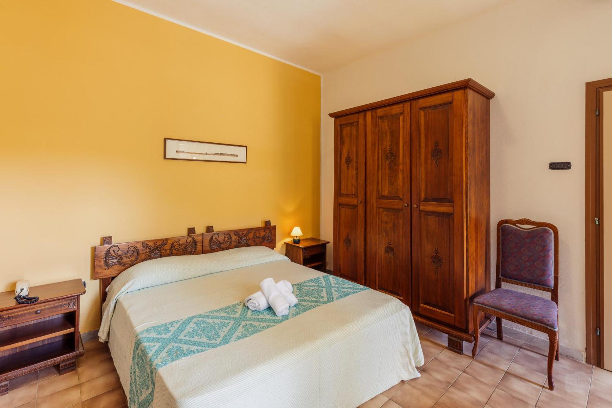 Malaspina Hotel & Resort Bosa Bagian luar foto