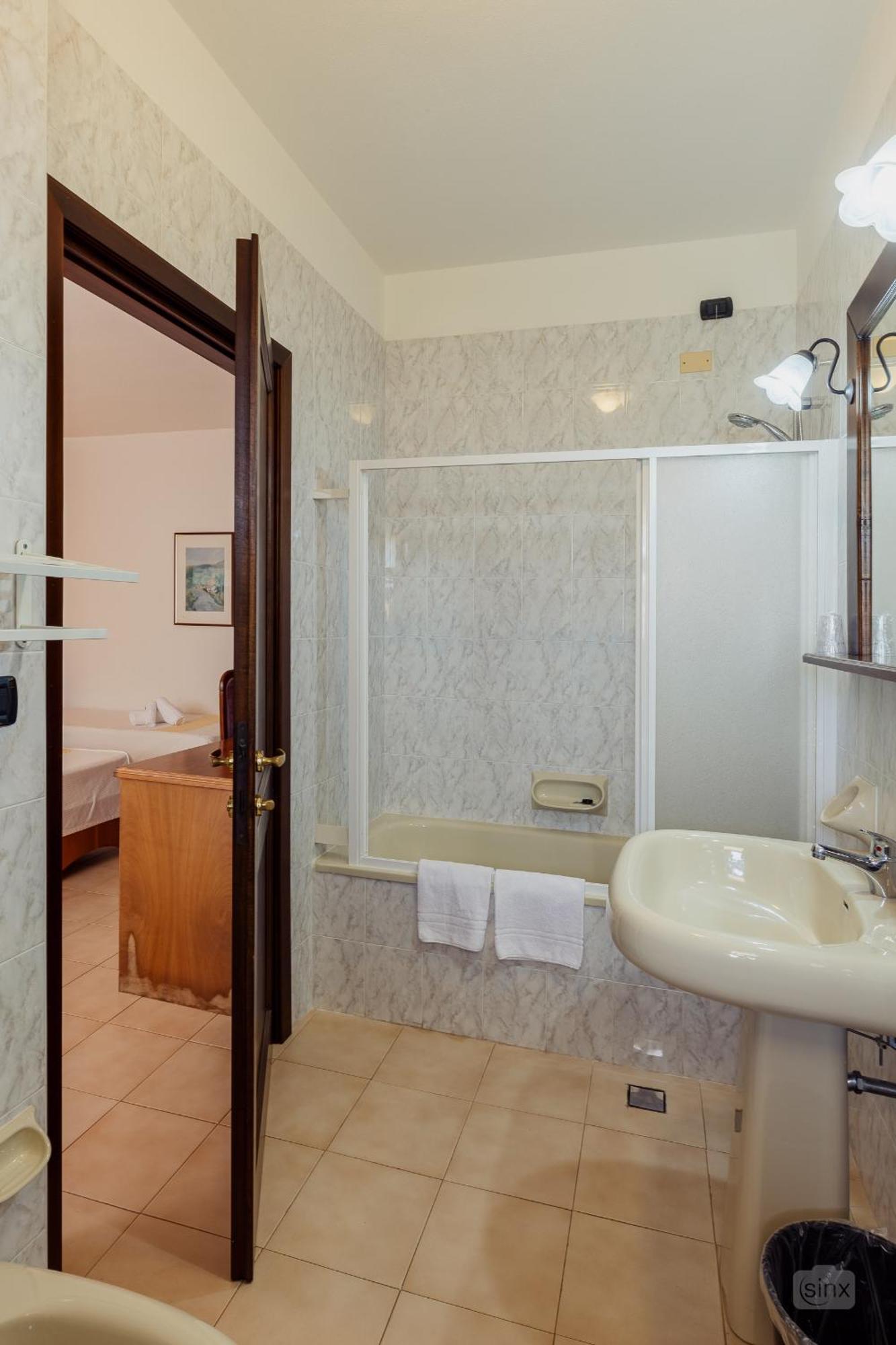 Malaspina Hotel & Resort Bosa Bagian luar foto