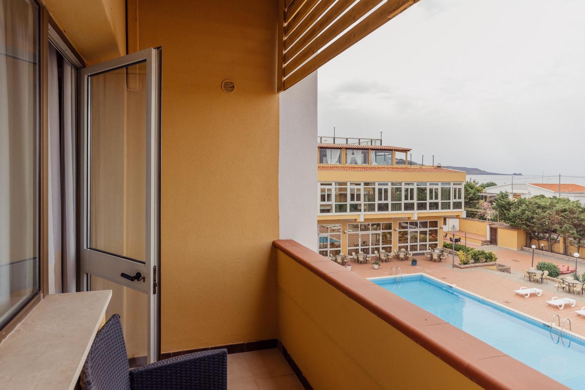 Malaspina Hotel & Resort Bosa Bagian luar foto