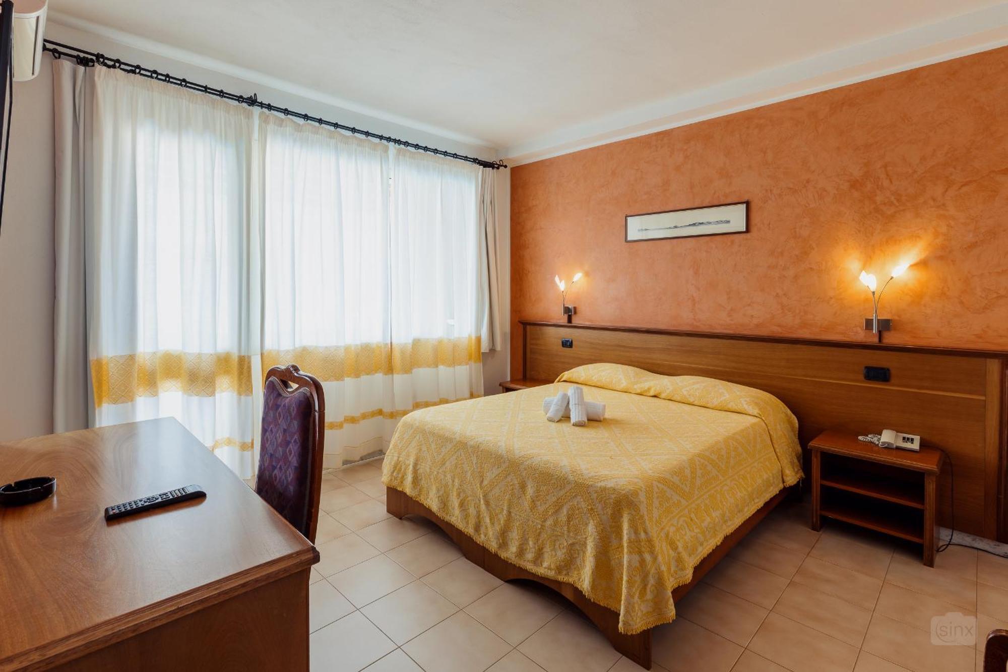 Malaspina Hotel & Resort Bosa Bagian luar foto