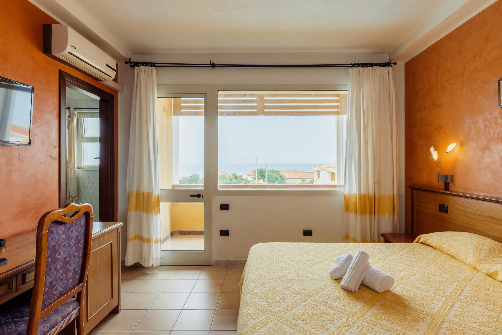 Malaspina Hotel & Resort Bosa Bagian luar foto